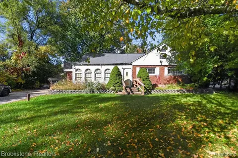 1120 Schust Road, Saginaw MI 48604 1027 photo 3