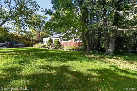 1120 Schust Road, Saginaw MI 48604 1027 photo 4