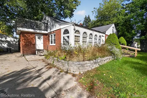 1120 Schust Road, Saginaw MI 48604 1027 photo 5