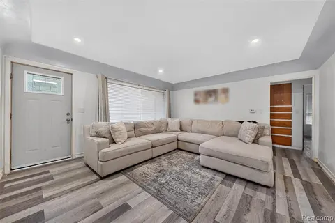 3048 Dixie Court, Saginaw MI 48601 5904 photo 2