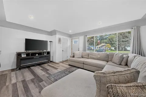 3048 Dixie Court, Saginaw MI 48601 5904 photo 4