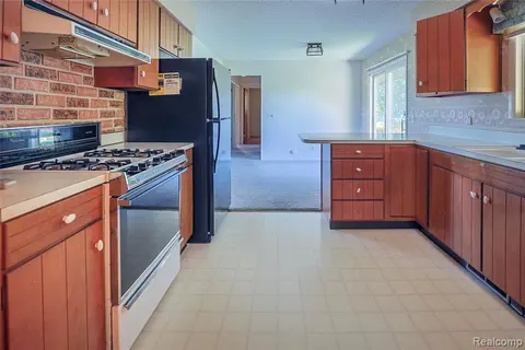 3190 Mysylvia Drive, Saginaw MI 48601 6929 photo 5