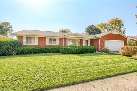 3182 Flamingo Drive, Saginaw MI 48601 5723 photo 2