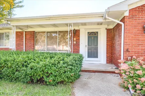 3182 Flamingo Drive, Saginaw MI 48601 5723 photo 3