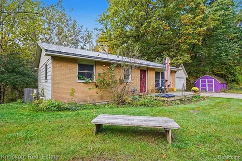960 E Noyes Drive, Midland MI 48640 8617 photo 2