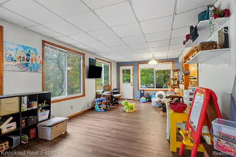 960 E Noyes Drive, Midland MI 48640 8617 photo 3