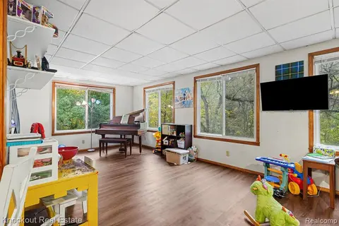 960 E Noyes Drive, Midland MI 48640 8617 photo 4
