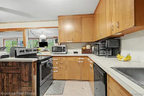 960 E Noyes Drive, Midland MI 48640 8617 photo 5