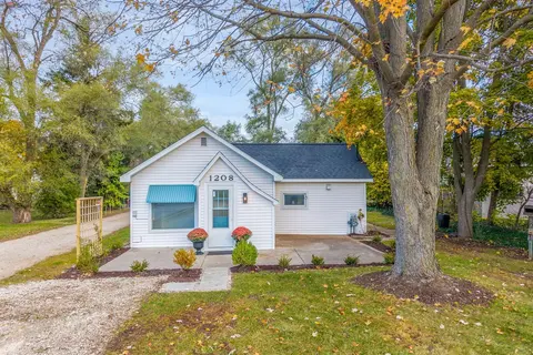 1208 W Broadway Street, Mount Pleasant MI 48858-2177 photo 1