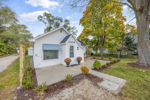 1208 W Broadway Street, Mount Pleasant MI 48858-2177 photo 2