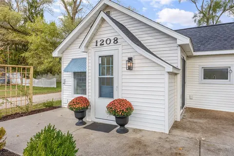 1208 W Broadway Street, Mount Pleasant MI 48858-2177 photo 4