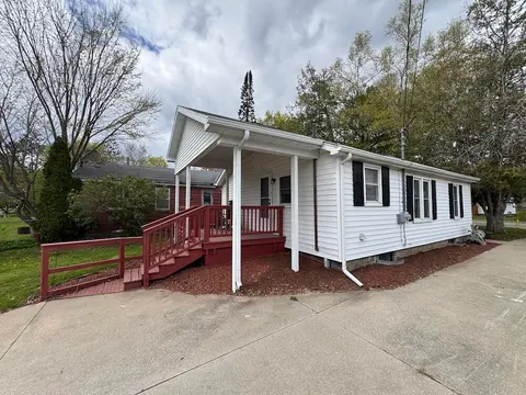 190 E Spruce Street, Harrison MI 48625 photo 3