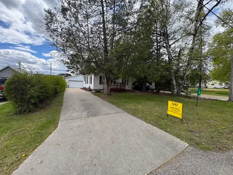 190 E Spruce Street, Harrison MI 48625 photo 4