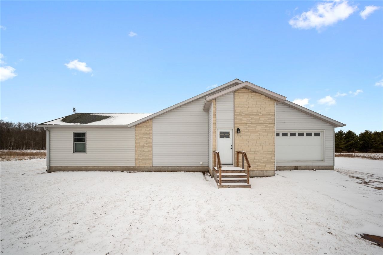 6163 N Meridian Road, Hope MI 48628-9740 photo 1