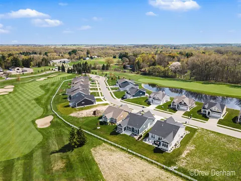 4219 Village Green Drive, Freeland MI 48623 photo 2