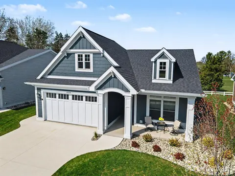 4219 Village Green Drive, Freeland MI 48623 photo 3