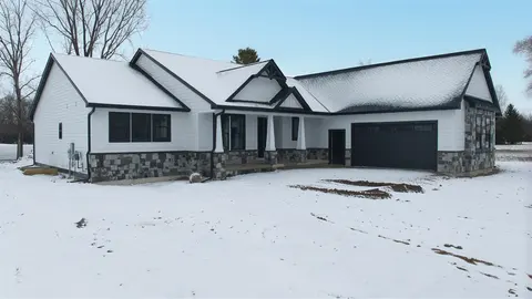 80 Sawmill Creek Trail, Saginaw MI 48603-8626 photo 2