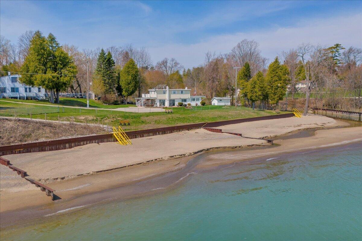 7226 Lakeview Drive, Lexington MI 48450-8949 photo 1