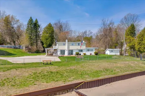 7226 Lakeview Drive, Lexington MI 48450-8949 photo 2