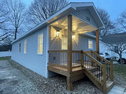 913 Pine Avenue, Alma MI 48801-1234 photo 2
