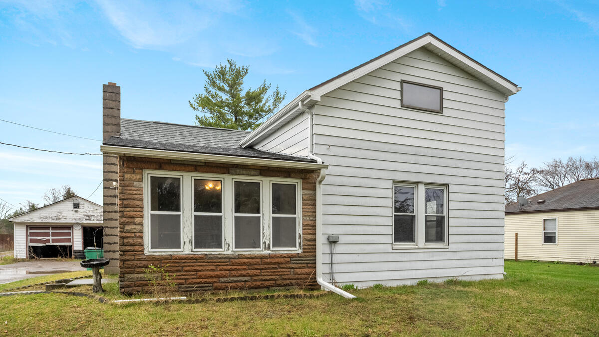 4805 3 Mile Road, Bay City MI 48706-9001 photo 1