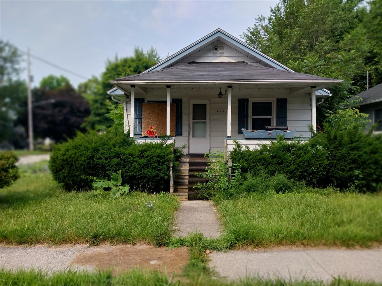 1903 Mershon Street, Saginaw MI 48602-4954 photo 1