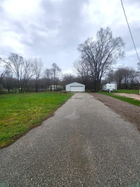 1491 S Leaton Road, Mount Pleasant MI 48858-7928 photo 2