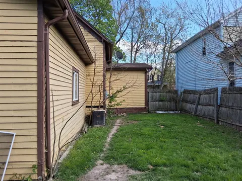 1009 N Bond Street, Saginaw MI 48602-4609 photo 3