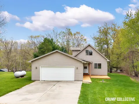 9129 Lakeside Drive, Perrinton MI 48871-9639 home for sale