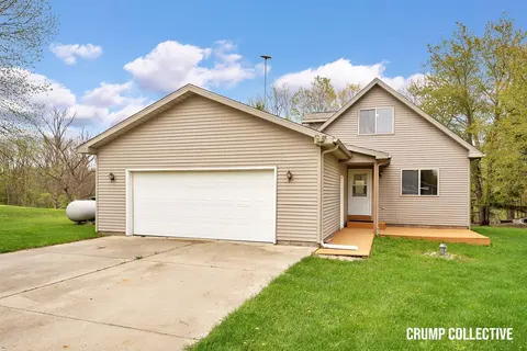 9129 Lakeside Drive, Perrinton MI 48871-9639 photo 2