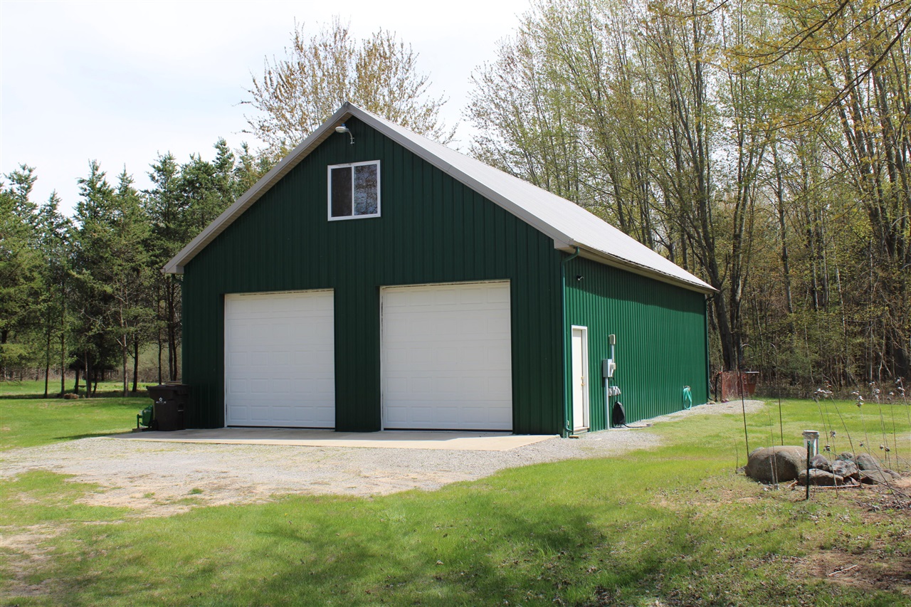 2954 N Carter Road, Pinconning MI 48650 photo 1
