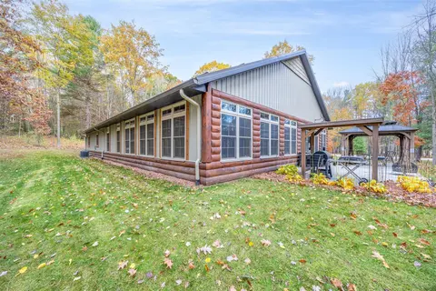 3159 Hilltop Lane, Mount Pleasant MI 48858-8629 photo 5