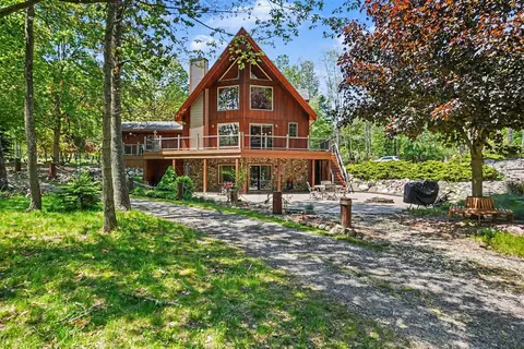 2000 Granada Court, Weidman MI 48893-9387 photo 3