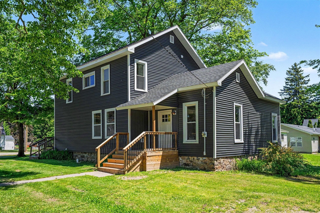230 N Union Street, Ithaca MI 48847-1352 photo 1