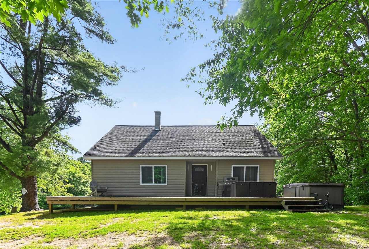 10260 N Ferris Road, Riverdale MI 48877-9737 photo 1