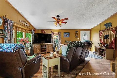 8746 S Shepherd Road, Shepherd MI 48883-9064 photo 4