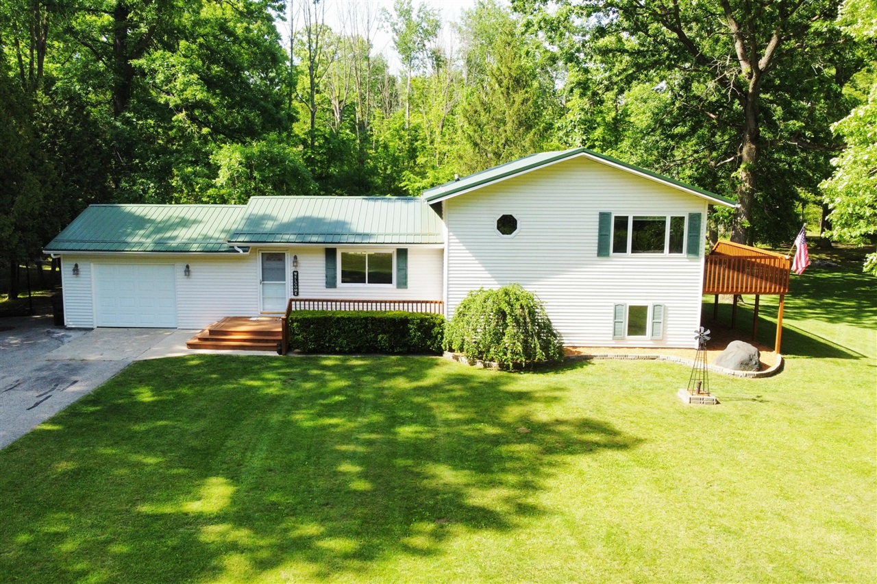 2790 W Wing Road, Mount Pleasant MI 48858-8510 photo 1