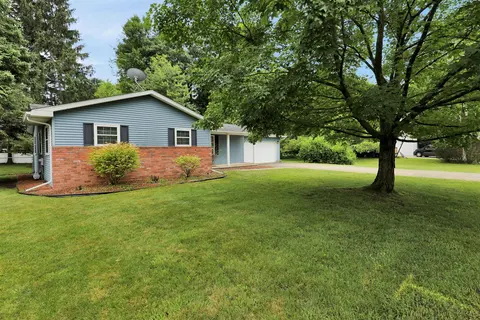 7701 Laurie Lane, Saginaw MI 48609-4982 photo 2