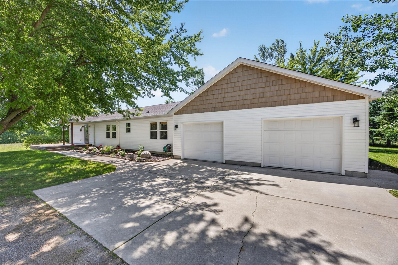 10100 W Jordan Road, Remus MI 49340-9405 photo 1