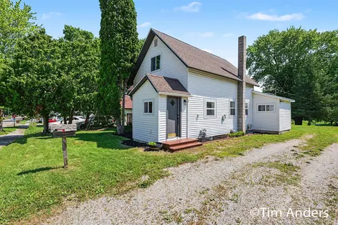 307 S East Street, Update MI 48880-1729 photo 2