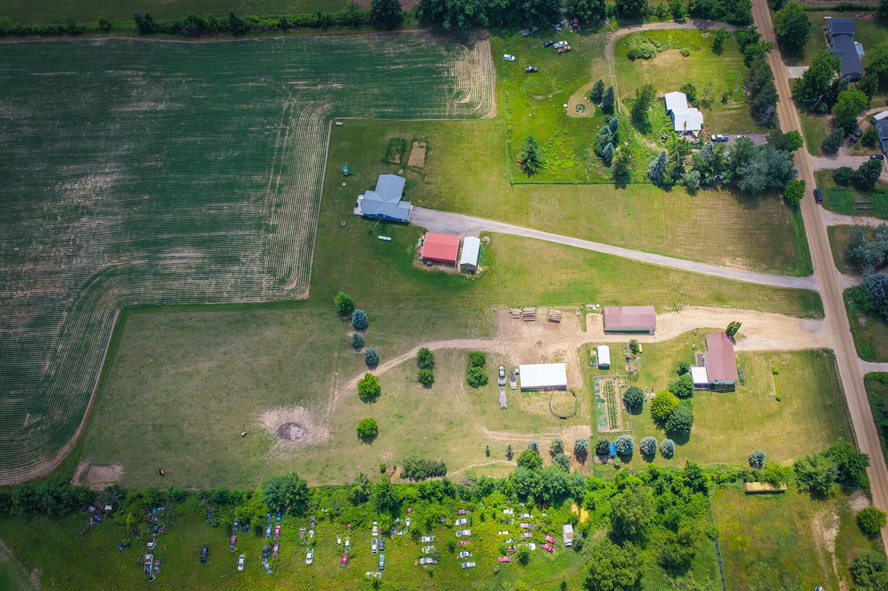 8565 S Cornwell Avenue, Clare MI 48617-8533 photo 1