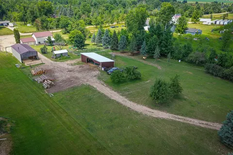 8565 S Cornwell Avenue, Clare MI 48617-8533 photo 2