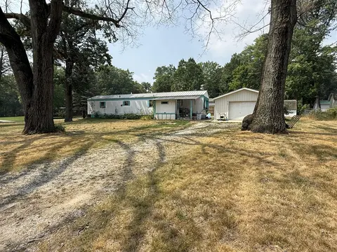 2160 Oak Ridge Drive, Farwell MI 48622 home for sale