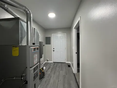 1708 Division Street, Saginaw MI 48602-1805 photo 2
