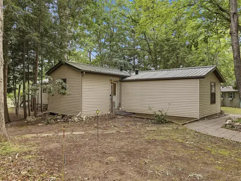 1046 Vallado Drive, Lake Isabella MI 48893-8832 photo 3