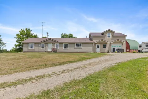 1548 N Loomis Road, Mount Pleasant MI 48858-9262 photo 2