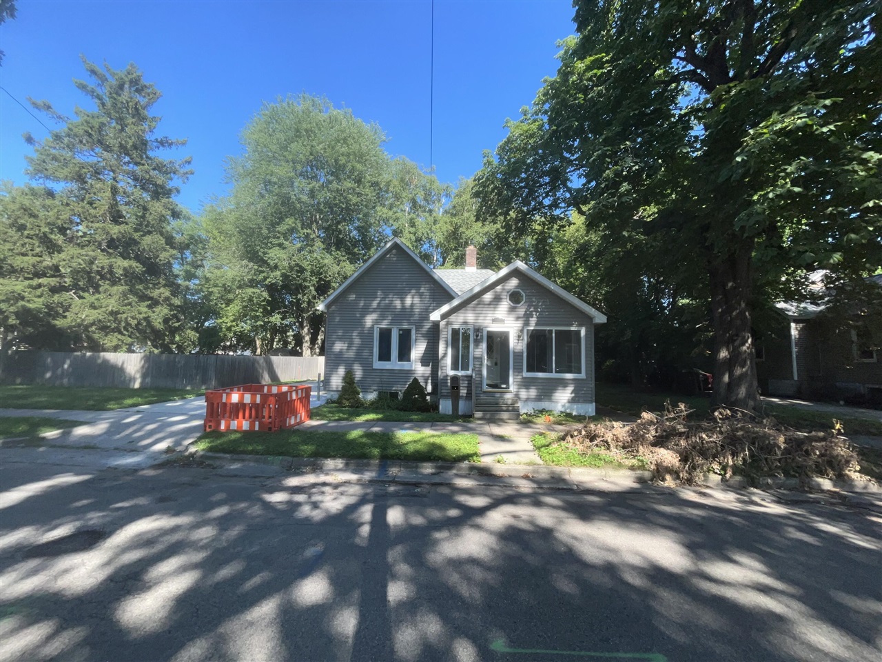 1012 Litchfield Street, Bay City MI 48706-3747 photo 1