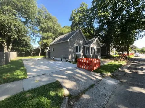 1012 Litchfield Street, Bay City MI 48706-3747 photo 2