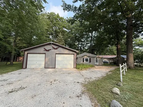 5256 Blueberry Drive, Harrison MI 48625-9653 photo 2