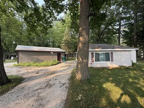 5256 Blueberry Drive, Harrison MI 48625-9653 photo 3
